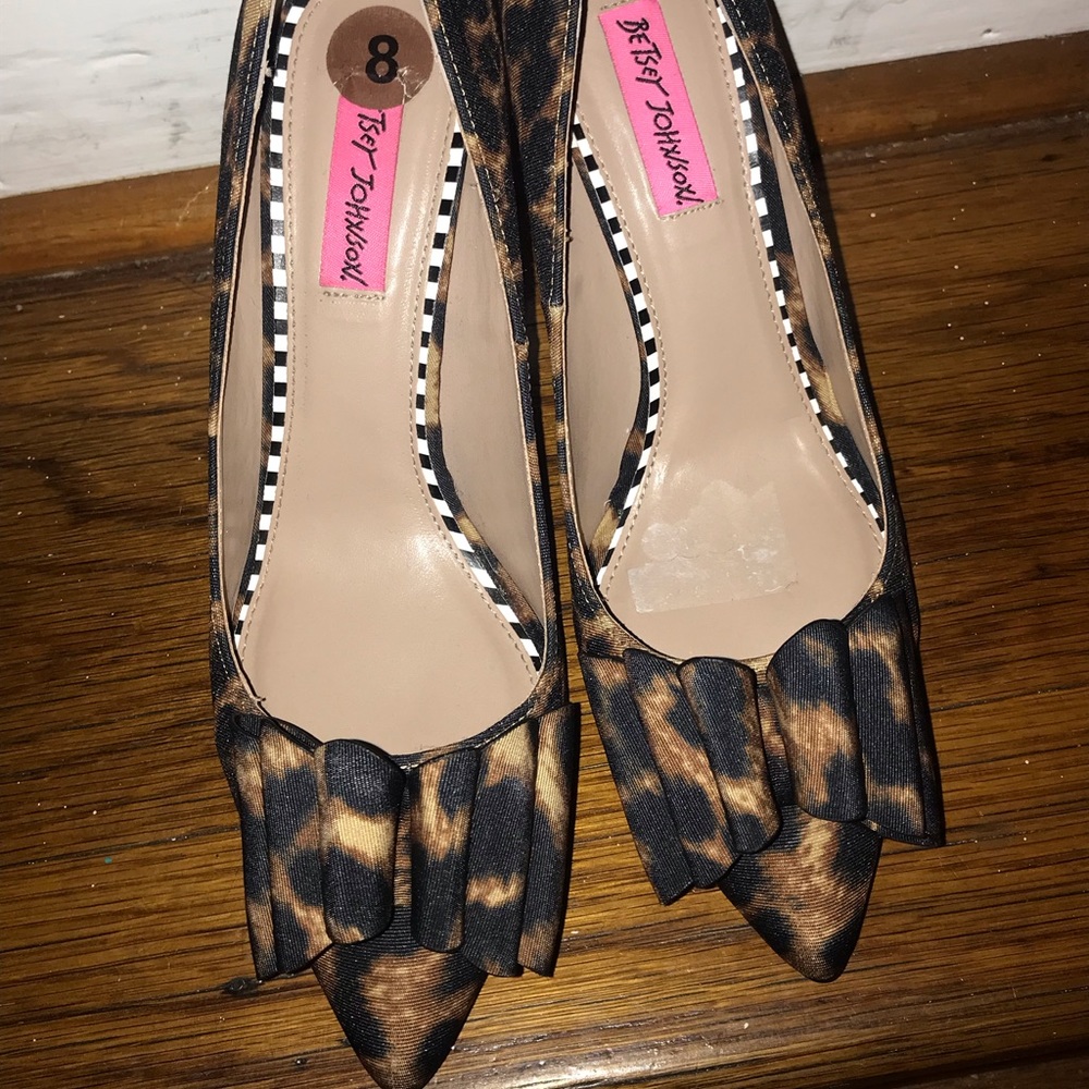 Betsy Johnson Leopard Print Heels - Picture 4 of 8